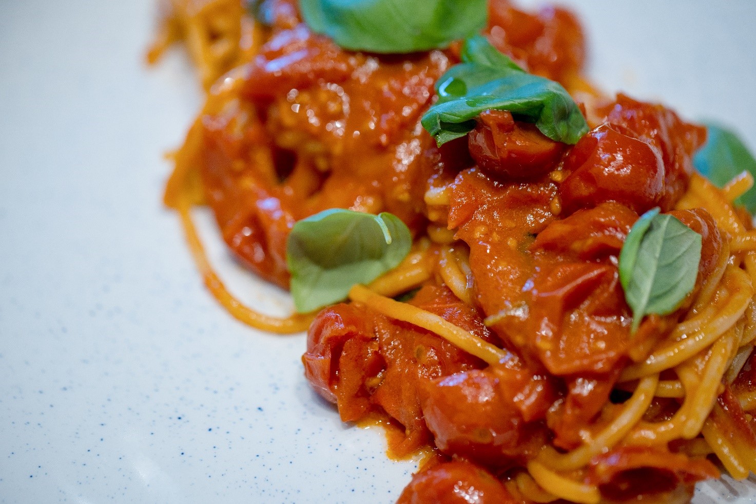 Spaghetti with tomato & basil sauce