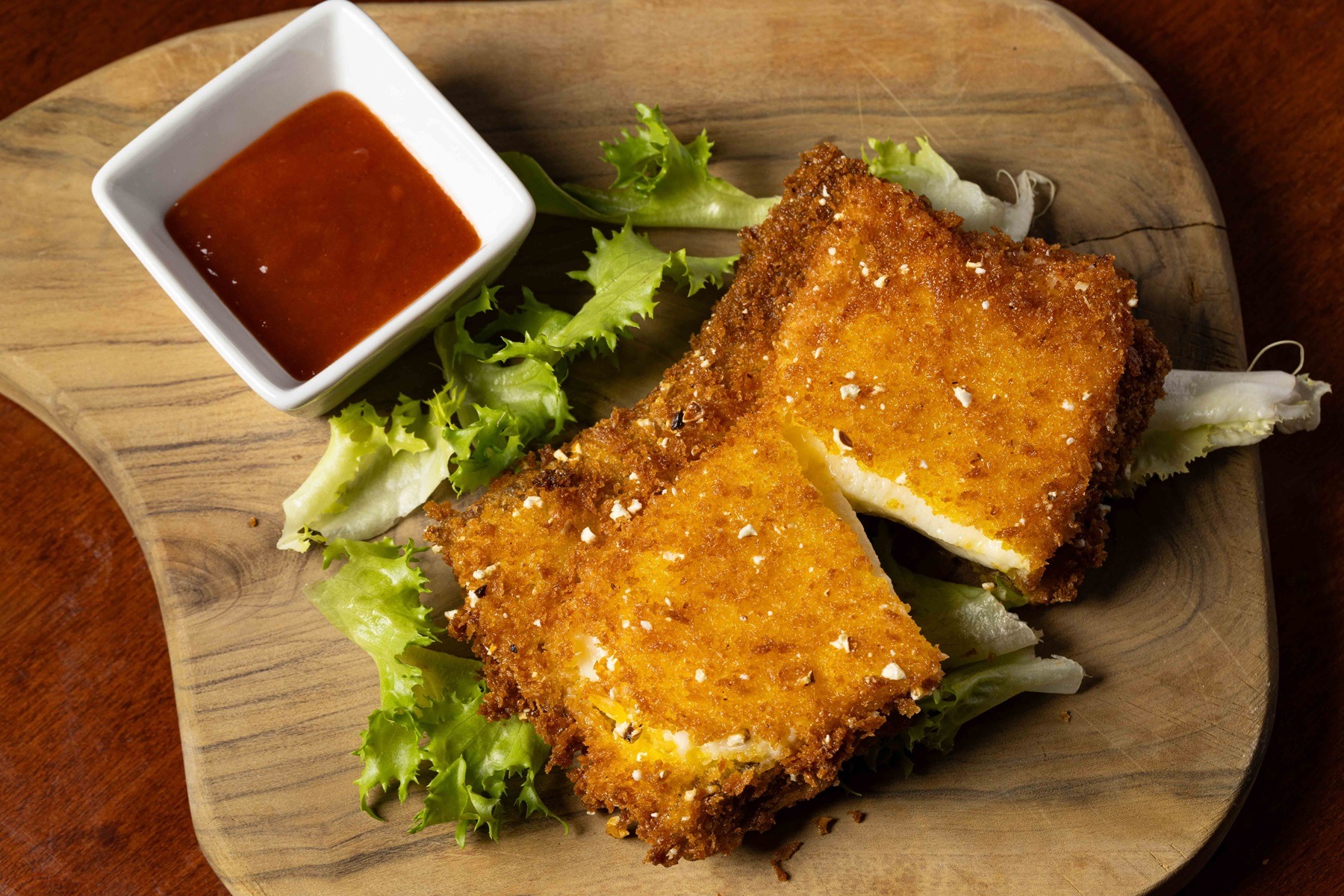 Neapolitan Appetizer – Mozzarella ‘in carrozza’ with peeled tomato jam